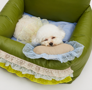 Louis Dog Campagne Pillow